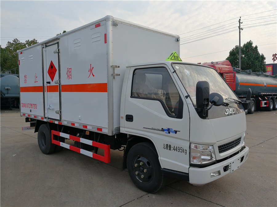 【安全达标】江铃危货厢车【货厢4.2米  黄牌】