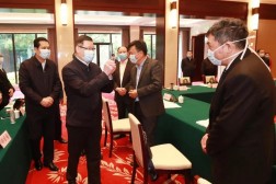 程力汽车集团总经理程阿罗出席参加湖北省促进民营经济发展工作领导小组会议暨全省民营企业座谈会